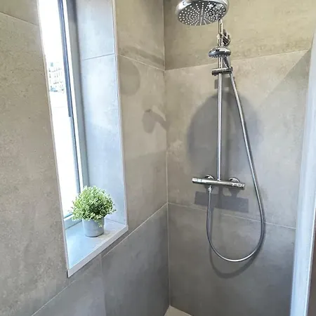 Apartment 2 Dans Neuf, Terrasse Sud, Meuble Contemporain, Parking *