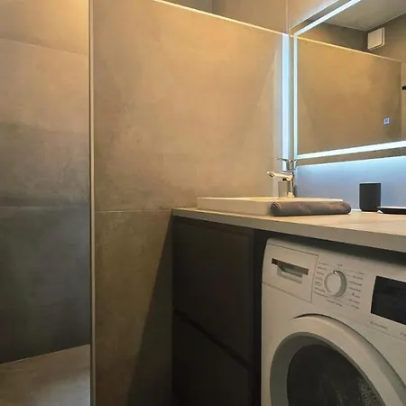 2 Dans Neuf, Terrasse Sud, Meuble Contemporain, Parking Apartment