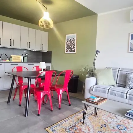 2 Dans Neuf, Terrasse Sud, Meuble Contemporain, Parking Apartment